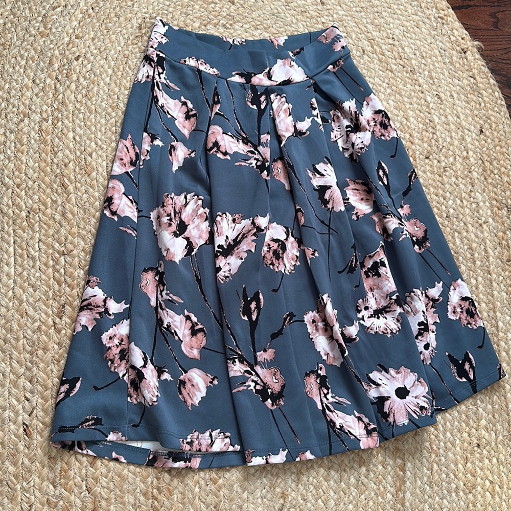 Grey with light pink florals knee-length skirt, stretchy